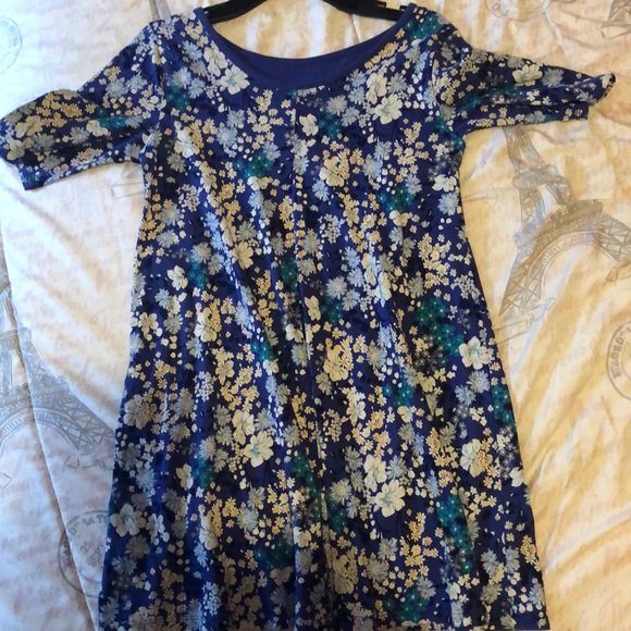 Dresses - Picture 5 of 6